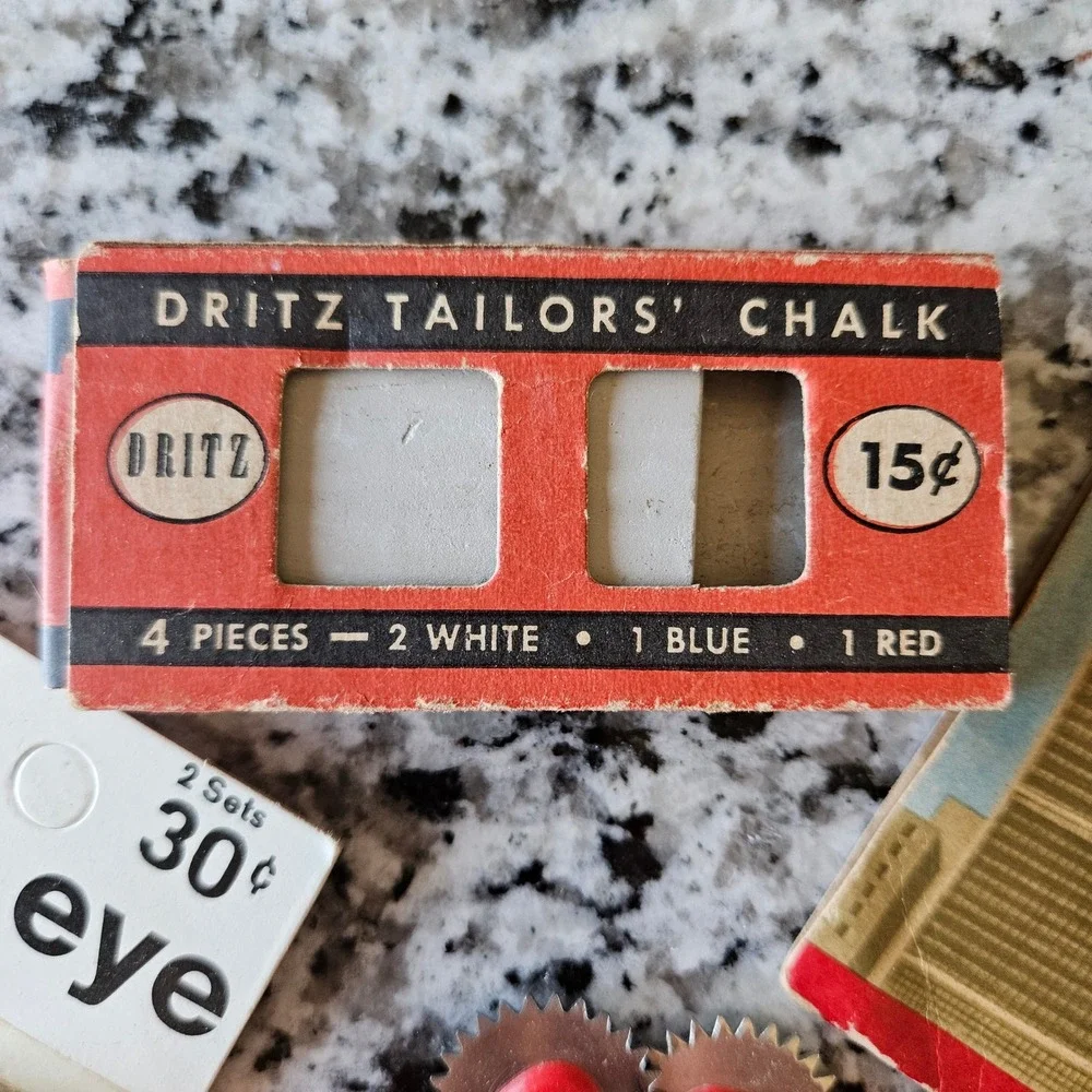 Dritz Traum Vintage Sewing Notions Lot Snaps Needles Chalk Thread Tracing Wheel